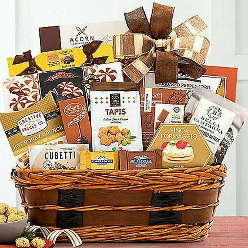 GOURMET TRADITIONS: SWEET & SAVORY GIFT BASKET