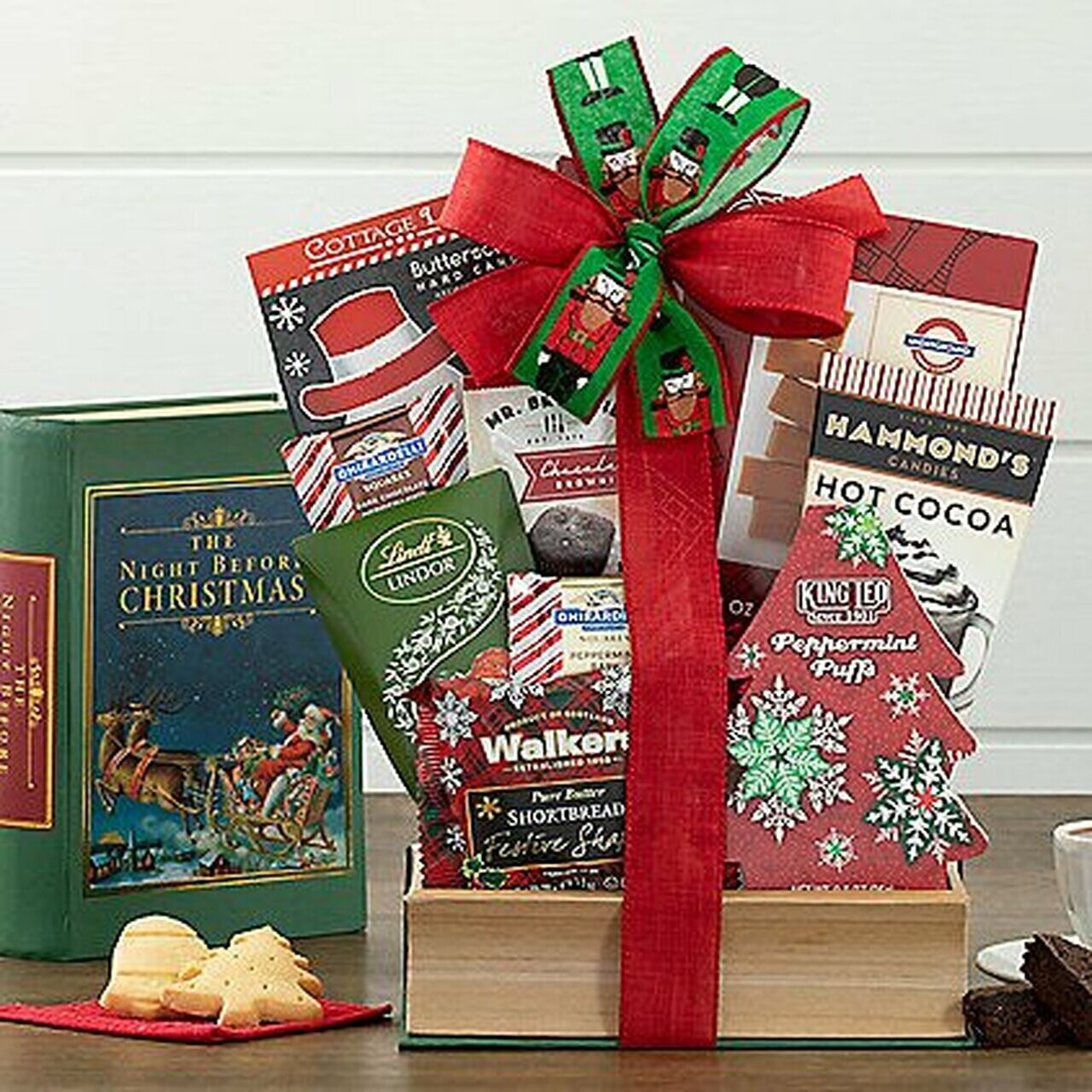 SEASONAL SPLENDOR: HOLIDAY GIFT BASKET