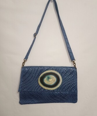 Bolso de piel azul clutch con piedra decorativa, modelo único, especial para Aloa Bolso de piel azul clutch con piedra decorativa, modelo único, especial para Aloa