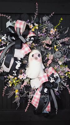 Viral Bubblegum Ghost Wreath