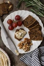 Savory Fig &amp; Thyme Crisps, Maine Crisp