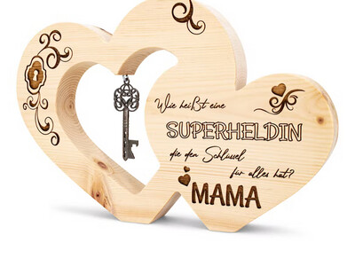 Naturpur  - Zirbenholz-Herz mit Schlüssel und Gravur "Mama" 20cm