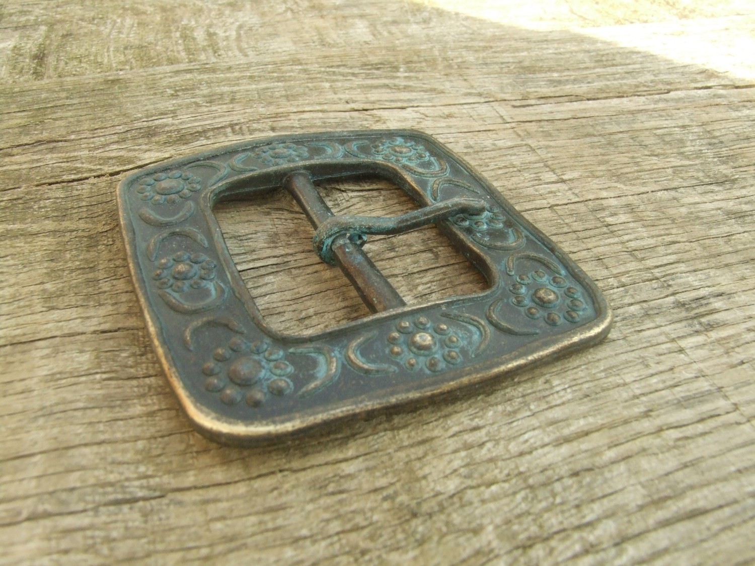 The &quot;Sunflower&quot;: Metal Pirate Buckle (Brass finish)