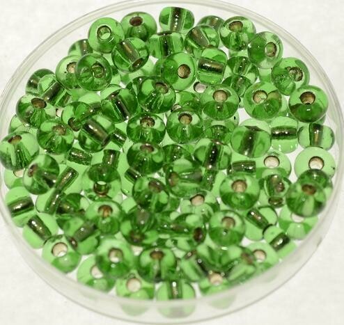Rocailles grün 4,5mm  mit silbereinzug /34g