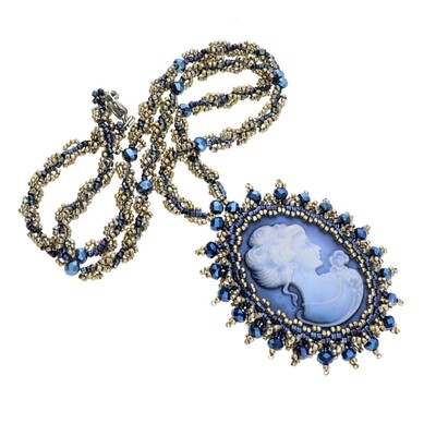 DIY-Schmuckset „Élénya“ – Kette + Anhänger in Blau und Gold gestalten