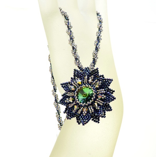 503. Kit mit Perlen, Anleitung und Zubehör / Schmuck selber machen / Anhänger in blau