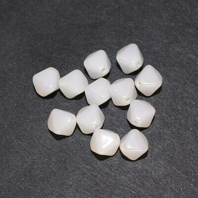 Pyramide 6x6mm weiß/ 20 Stück