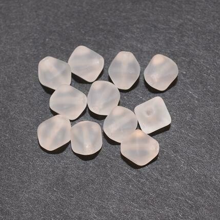 Pyramide 6x6mm kristall matt / 20 Stück