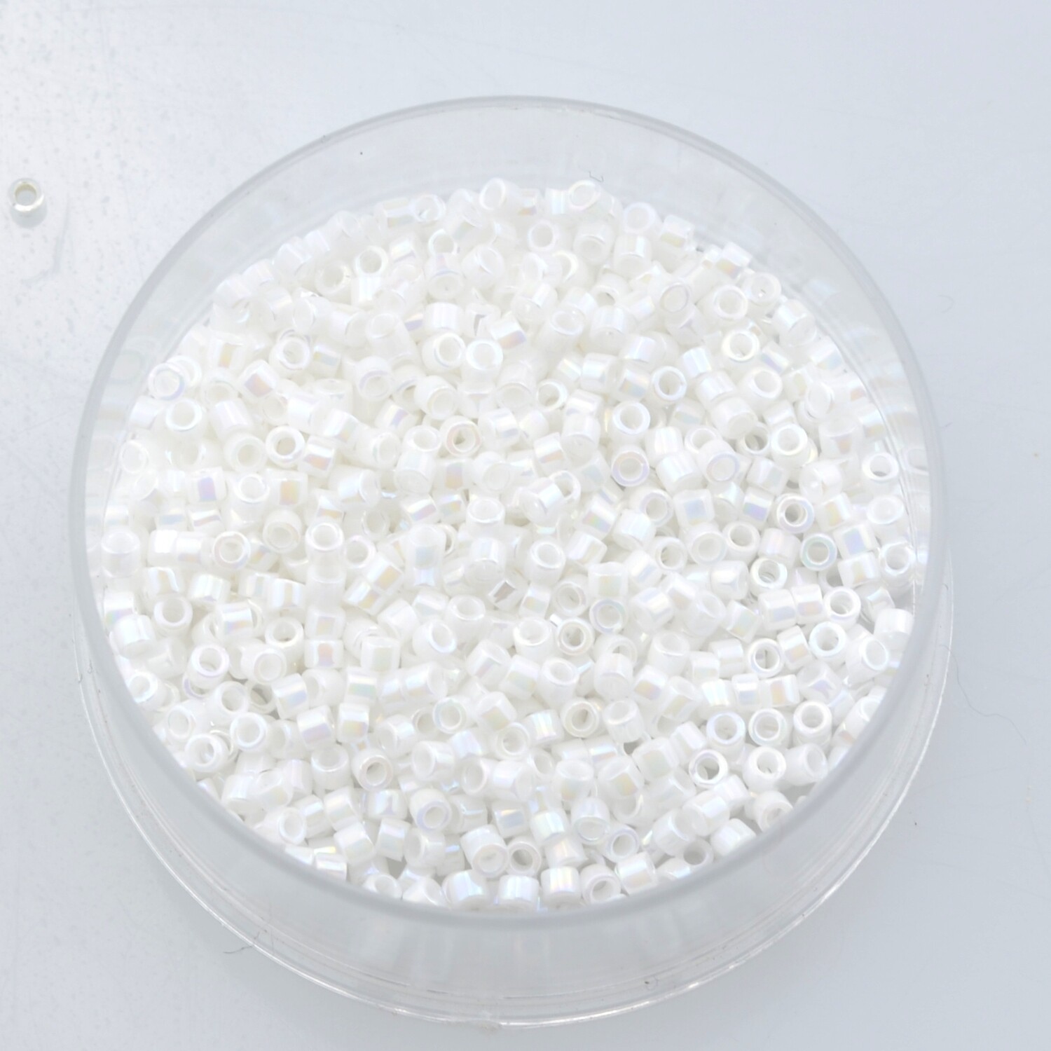 Japanische Zylinderperlen Toho Treasure Opaque-Rainbow White 1,8mm/ 5g
