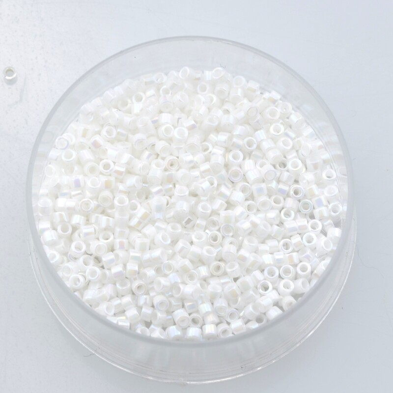 Japanische Zylinderperlen Toho Treasure Opaque-Rainbow White 1,8mm/ 5g