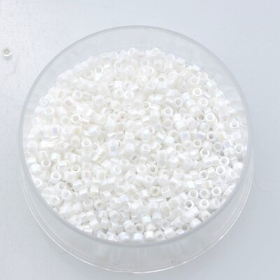 Japanische Zylinderperlen Toho Treasure Opaque-Rainbow White 1,8mm/ 5g