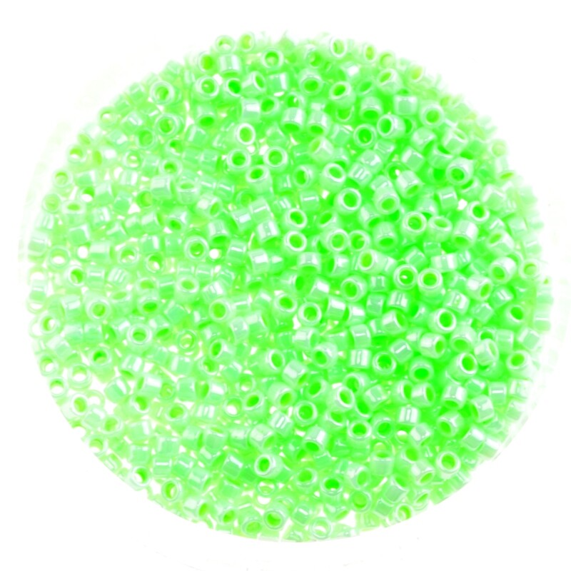 Japanische Zylinderperlen TohoTreasure Opaque Pastel Mint Julep 1,8mm / 5g