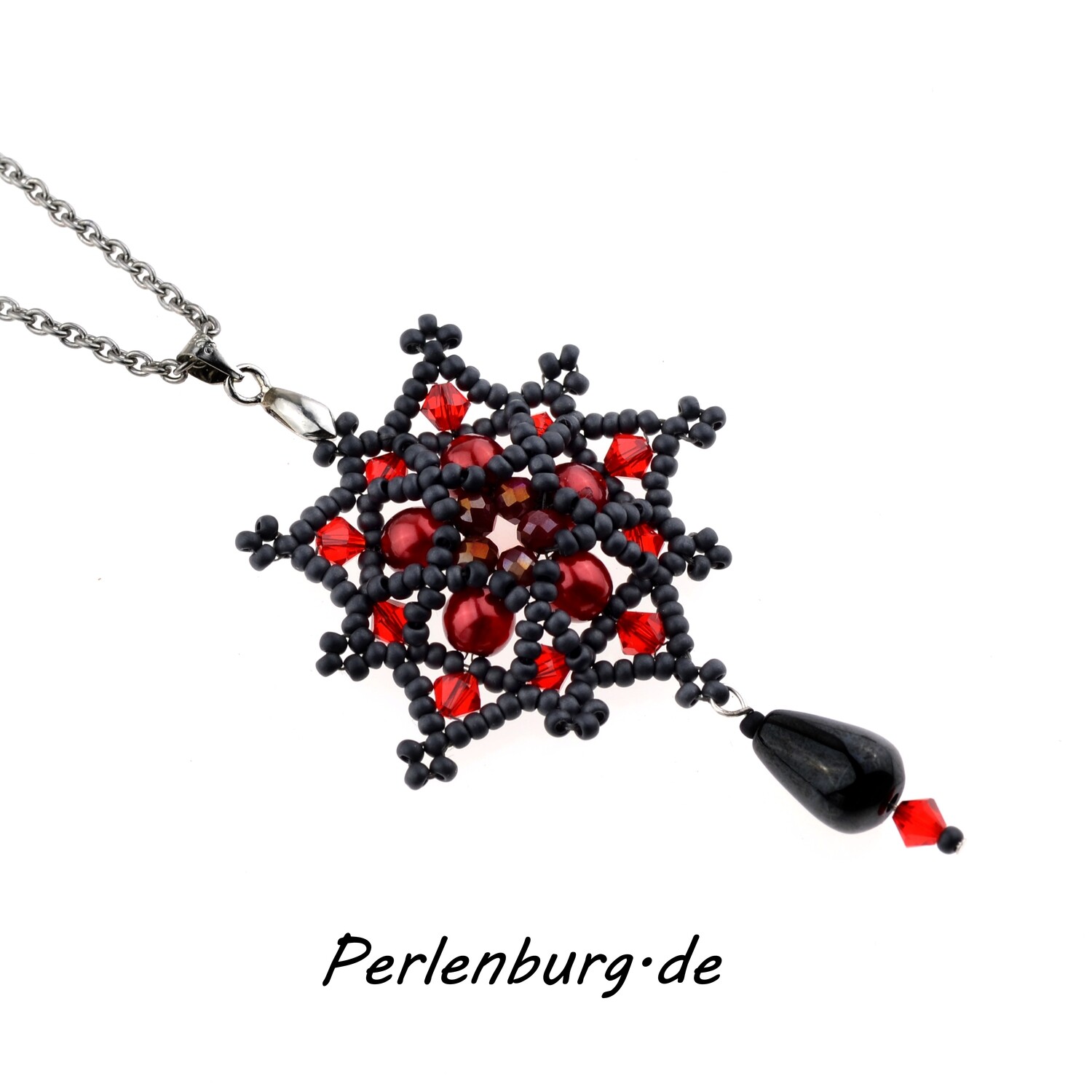 Kette mit Anhänger in   schwarz-rot / handarbeit
