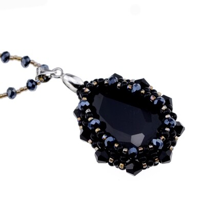 905. Lange Kette mit Anhänger in schwarz 905. Lange Kette mit Anhänger in schwarz