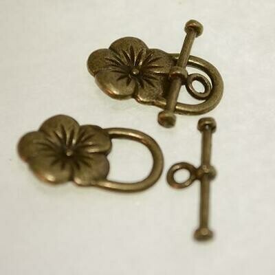 Knebelverschluss messingfarben  Blüte 13x22mm / 2 Sets