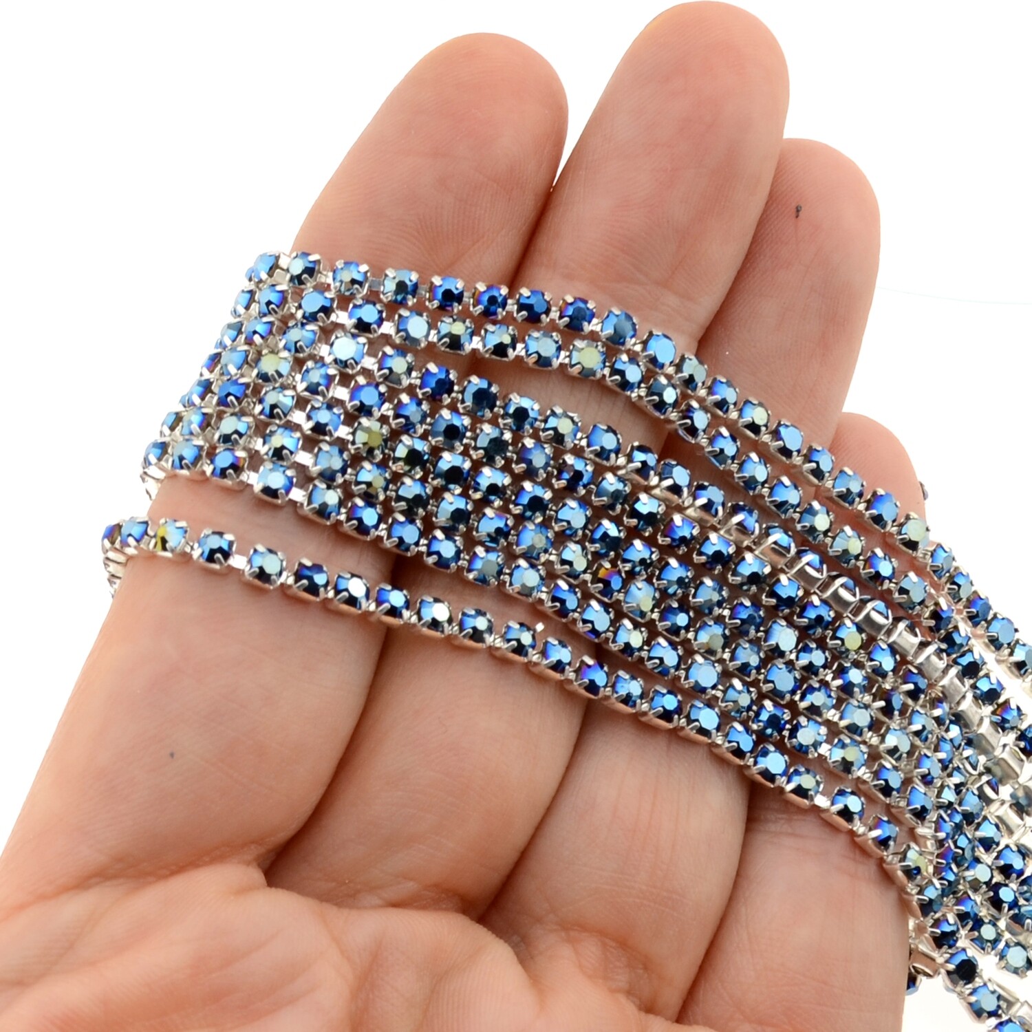 Strasskette - Einreihige Strass-Tassenkette für Schmuckherstellung, Hochwertige Glaskristalle, DIY Funkelnde Accessoire Strassband in Metallfassung, Straßsteinkette, Strassborte blau 2mm / 50cm
