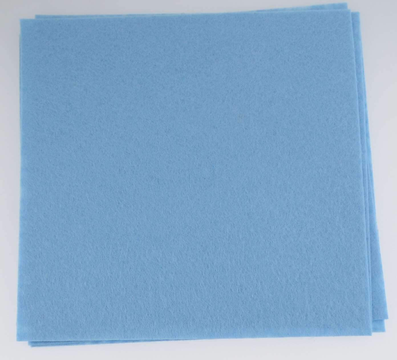 Filz Bastelfilz 1mm dünn hart 150x150mm hellblau / 1 Stück