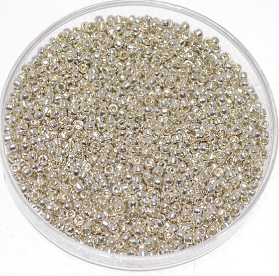 Hochwertige japanische Rocailles Toho 15/0 Permanent Finish-Mat Galvanisiert / 10 g