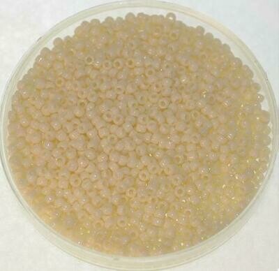 Toho 15/0 Opaque Lt Beige / 10 g Toho 15/0 Opaque Lt Beige / 10 g