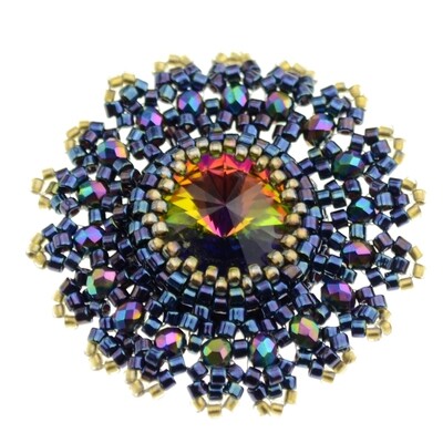Handgemachte Damen Brosche Blume mit einem schönen Kristallstein stilvoll und klassisch