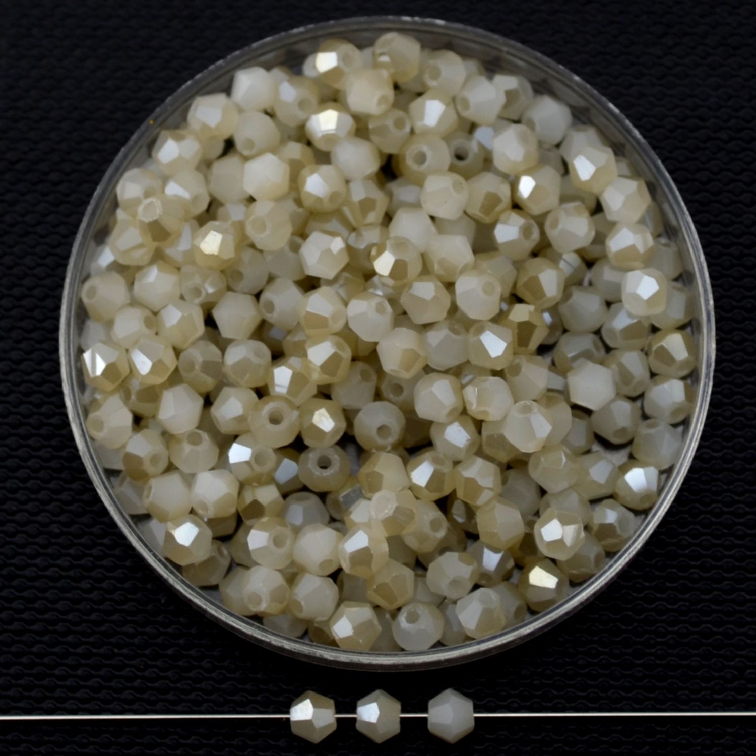 Doppelkegel-Kristallglasperlen – Elfenbein Beige, 3 mm  I 40 Stück