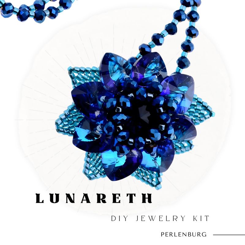 DIY-Schmuckset „Lunareth“ – Anhänger mit Herzperlen, Kristall & Anleitung / Schmuck selber machen Blauer DIY-Anhänger aus Herzperlen und Rivoli-Kristall mit Rocailles – Schmuck selber machen