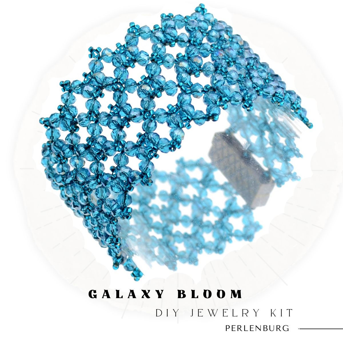 Himmelblaues DIY-Schmuckset für ein glitzerndes Armband aus facettierten Perlen.