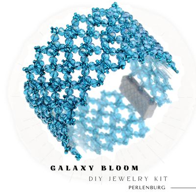 DIY-Schmuckset „Galaxy Bloom – Azure“ – Armband mit facettierten Perlen Himmelblaues DIY-Schmuckset für ein glitzerndes Armband aus facettierten Perlen.