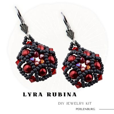 DIY-Schmuckset „Lyra Rubina“ – Ohrringe mit roten Perlen & Anleitung (Faden + Nadel gratis dazu) DIY-Schmuckset „Lyra Rubina“ – Ohrringe mit roten Perlen & Anleitung (Faden + Nadel gratis dazu)