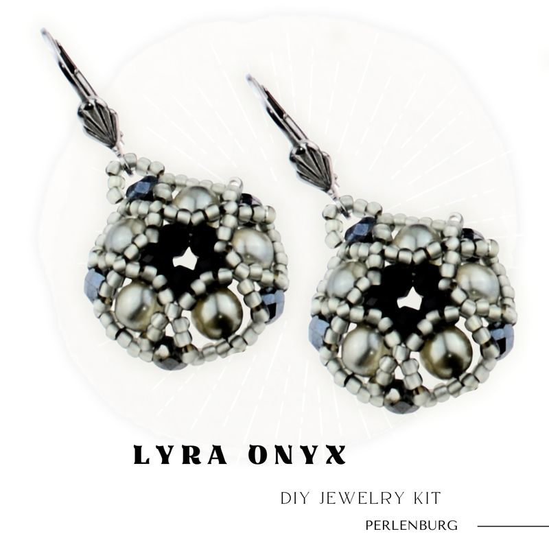 DIY-Schmuckset „Lyra Onyx“ – Ohrringe mit grauen Perlen & Anleitung (Faden + Nadel gratis dazu)