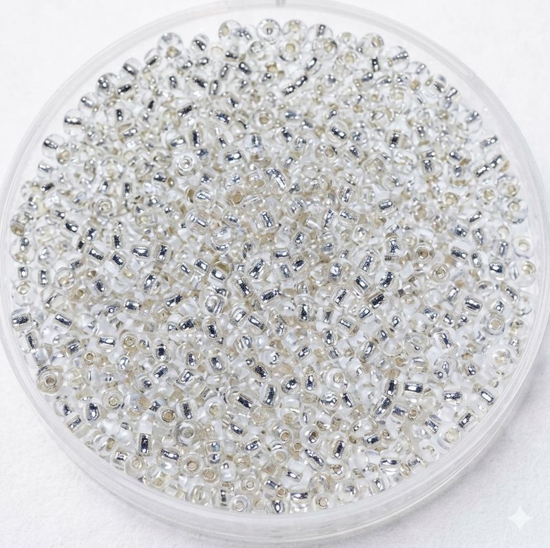 Rocailles Perlen – Kristall Weiß mit Silbereinzug, 2 mm (10 g) Rocailles Perlen – Kristall Weiß mit Silbereinzug, 2 mm (10 g)