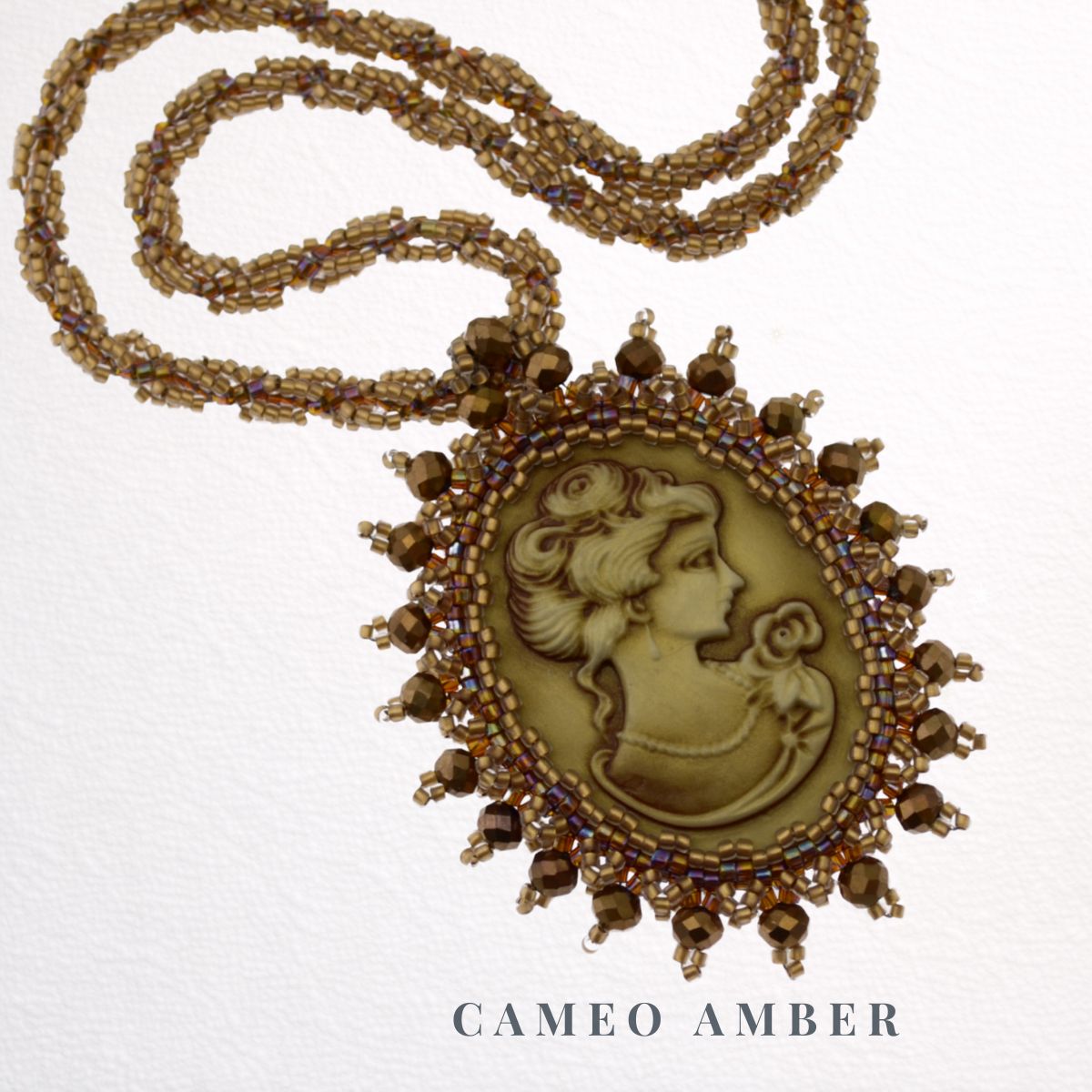DIY-Schmuckset „Amber“ – Vintage-Cabochon-Anhänger selbst gestalten