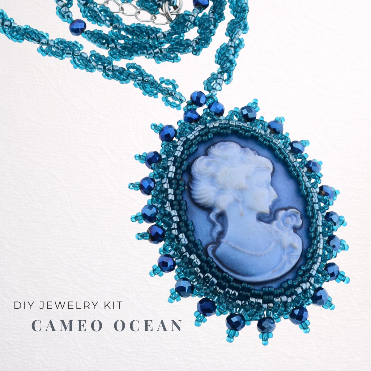  DIY-Schmuckset „Cameo ocean“ – Anhänger mit Cabochon und blauer Perlenfassung