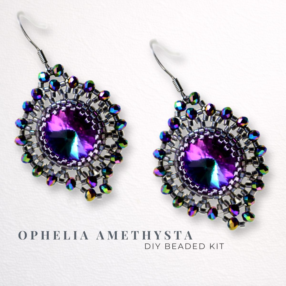 DIY Schmuckset „Ophelia Amethysta“ – elegante Ohrringe mit schimmerndem Amethyst-Rivoli und irisierenden Perlen, Ohrringe selber basteln.