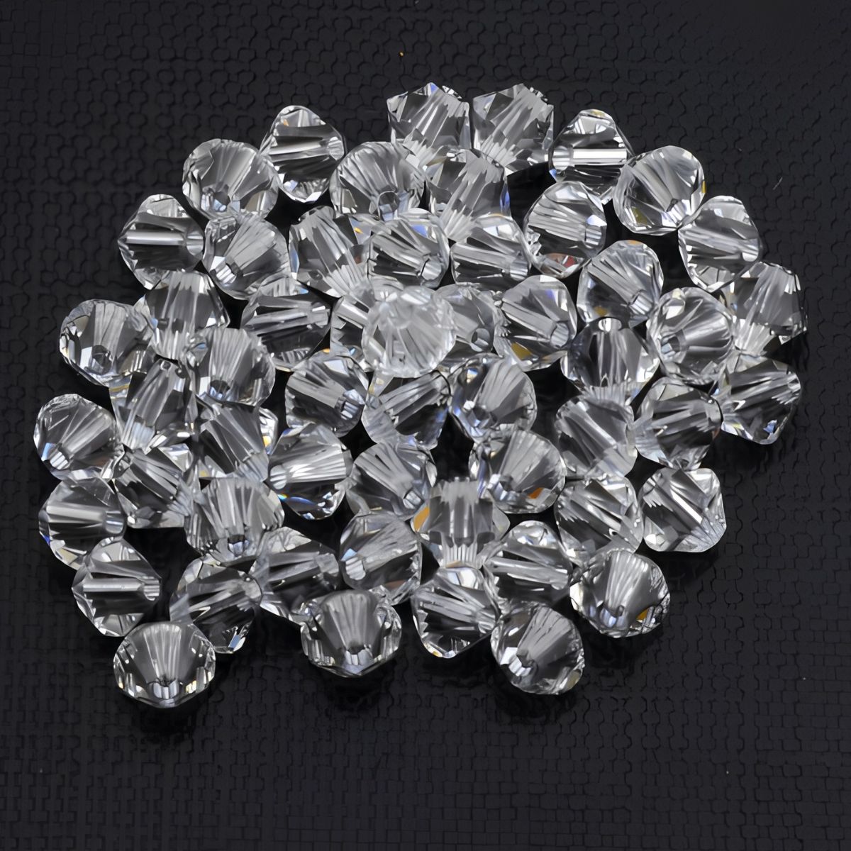 Swarovski® Elements Bicone-Kristallperlen – Crystal, 4 mm (20 Stück) Swarovski® Elements Bicone-Kristallperlen – Crystal, 4 mm (20 Stück)