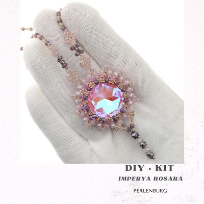 Kit mit Perlen, Anleitung und Zubehör. Perlenkette mit Anhänger.