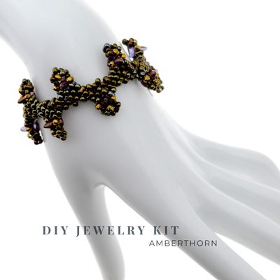 DIY-Schmuckset „Amberthorn“ – Armband mit goldenen Perlen & violetten Dornen basteln