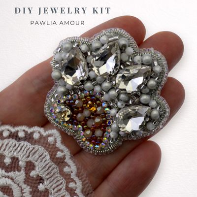 DIY-Schmuckset „Pawlia Amour“ – Pfoten-Brosche für Tierliebhaber DIY-Schmuckset „Pawlia Amour“ – Pfoten-Brosche für Tierliebhaber