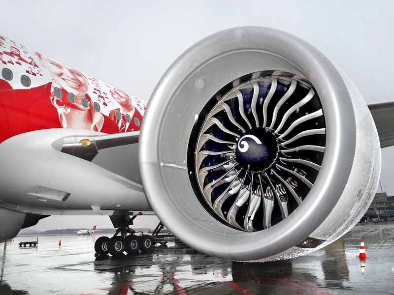 Aviatik / POWER PLANT SWISS BOEING 777 TRIPLE / (S) (M) (L) / Ab CHF 44.00