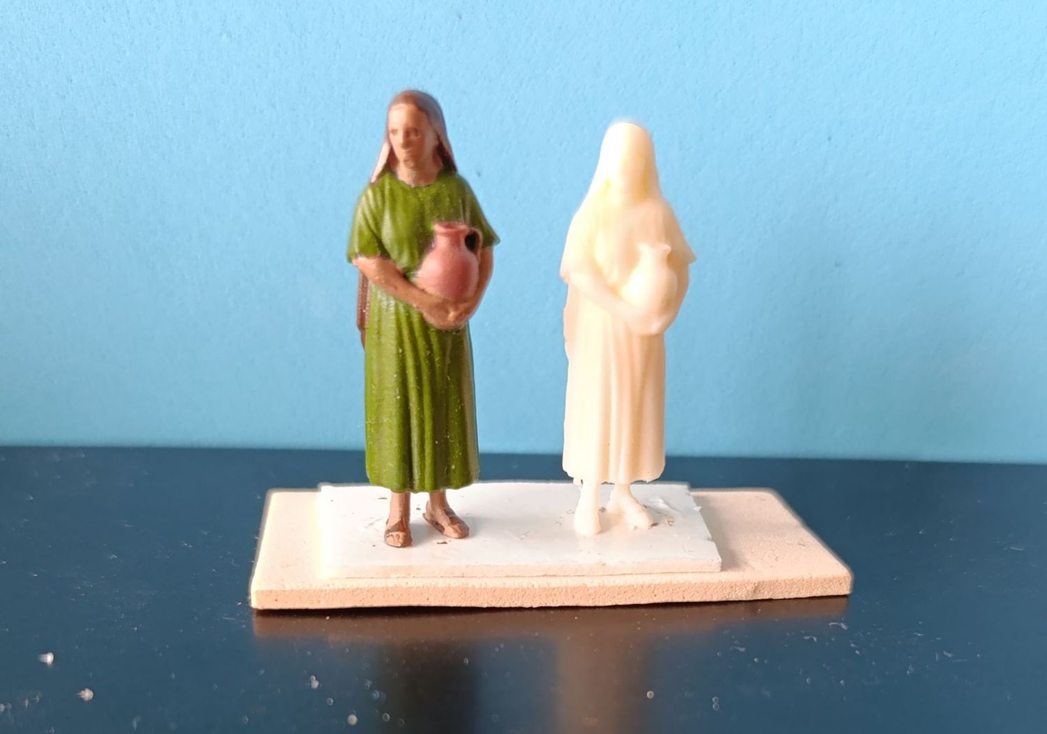Frau mit Krug Figur 1/50 unbemalt Frau mit Krug Figur 1/50 unbemalt
