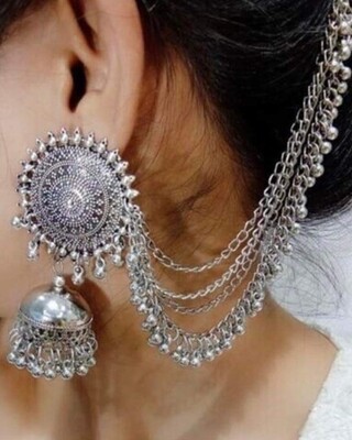 Ghungroo choker with bahubali design earrings with Kan chain and tikka