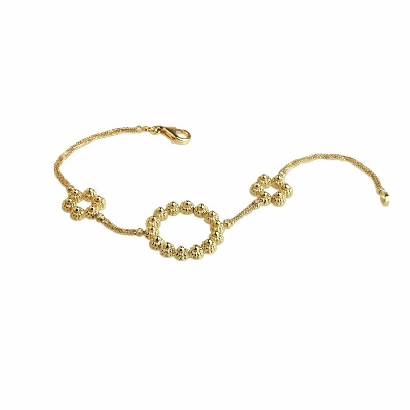 Yellow gold with three flower rings