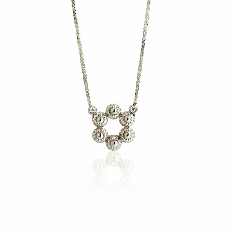 White gold with 6 flower rings