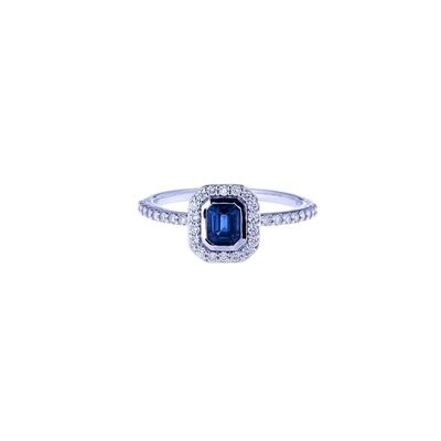 White gold with diamonds and blu sapphire