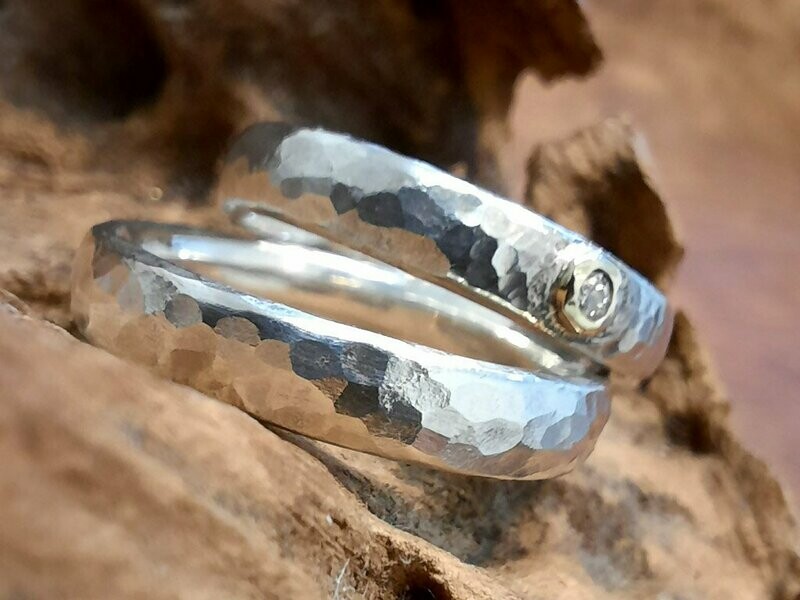 Partnerringe gehämmertes Sterlingsilber Partnerringe gehämmertes Sterlingsilber