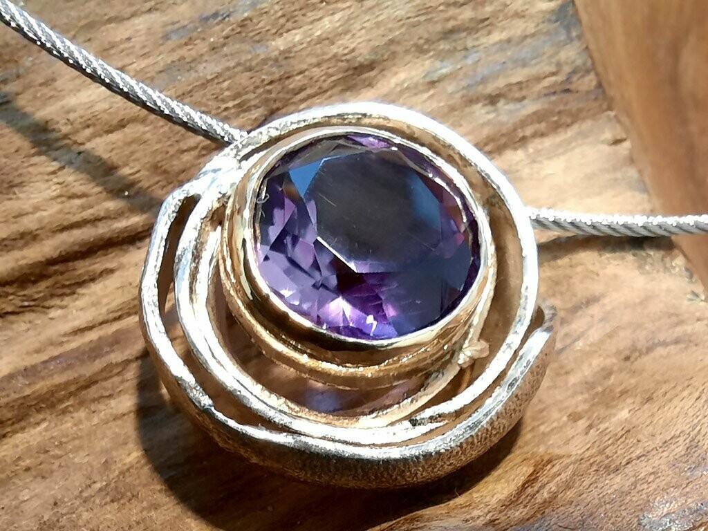 Schwebender Amethyst