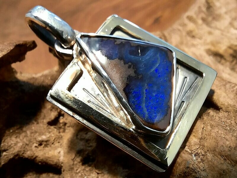 Anhänger mit Matrix Opal