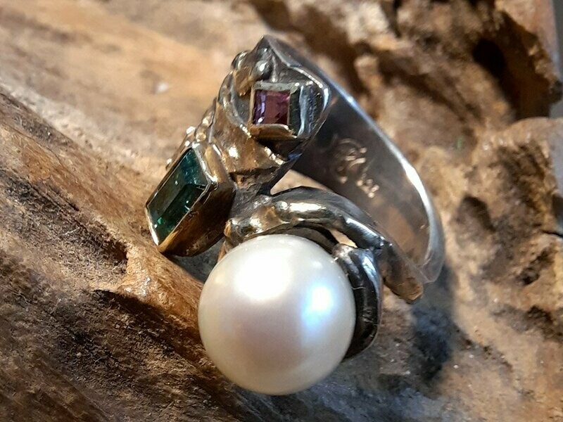 Ring mit Turmalinen und Akoyaperle Ring mit Turmalinen und Akoyaperle