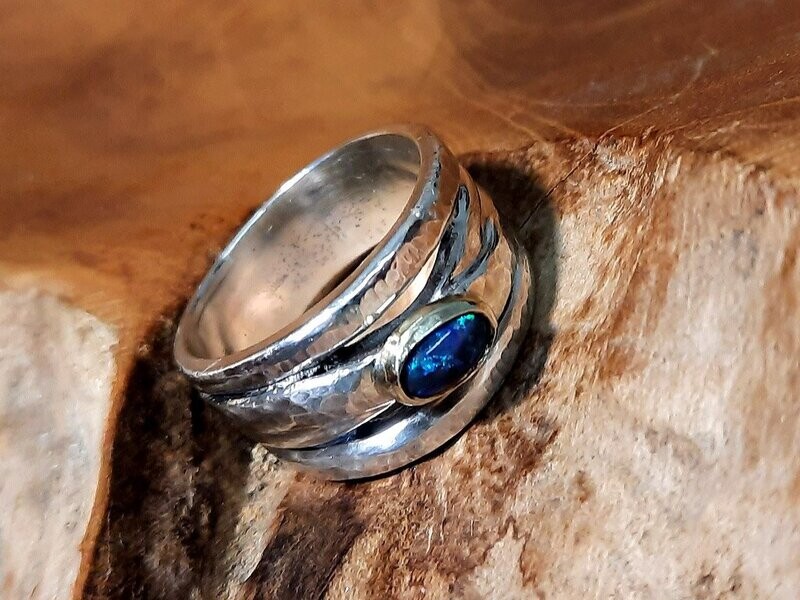 Silberring mit schwarzem Opal Silberring mit schwarzem Opal
