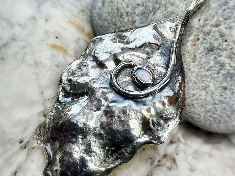 Anhänger mit Opal